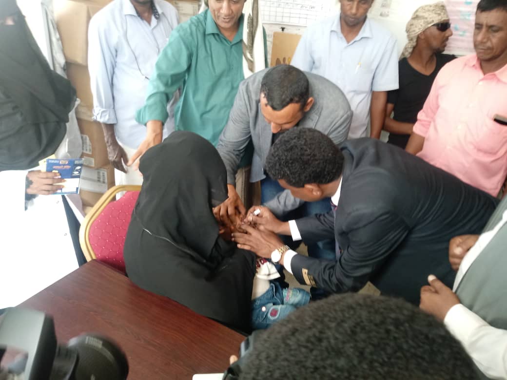 محافظ سقطرى يدشن المرحلة الثانية للحملة الوطنية ضد شلل الاطفال في المحافظة
