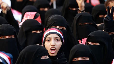 حرب الحوثي دمرت ماحققته نساء اليمن لعقود وجعلتها ضحية مباشرة للانتهاكات المستمرة