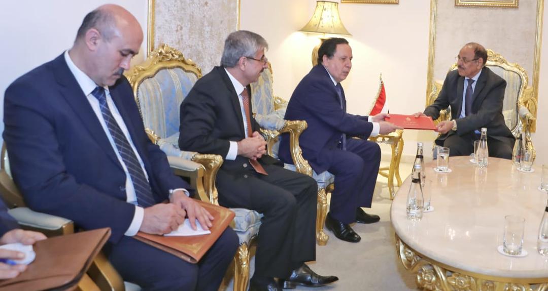 نائب رئيس الجمهورية يتسلم رسالة لفخامة الرئيس للمشاركة في القمة العربية بتونس