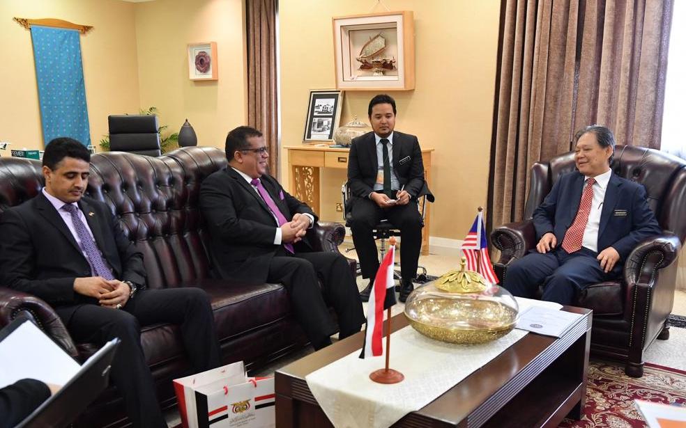 السفير باحميد يبحث مع وزير السياحة الماليزي آفاق تعزيز التعاون الثنائي بين البلدين