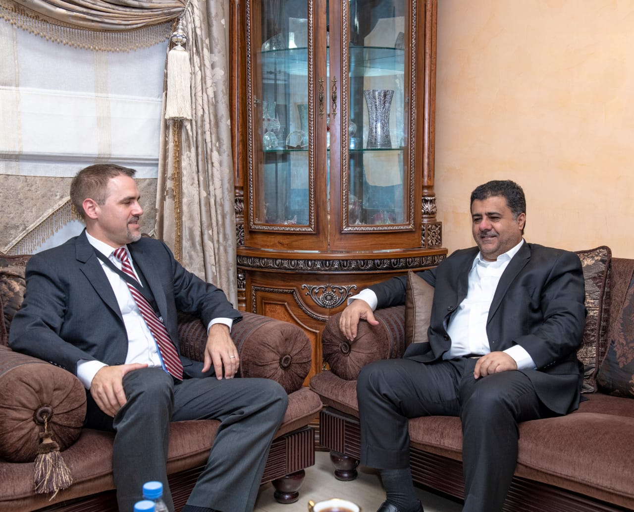 العيسي يلتقي المسؤول الاقتصادي في وحدة الشؤون اليمنية بالخارجية الأمريكية