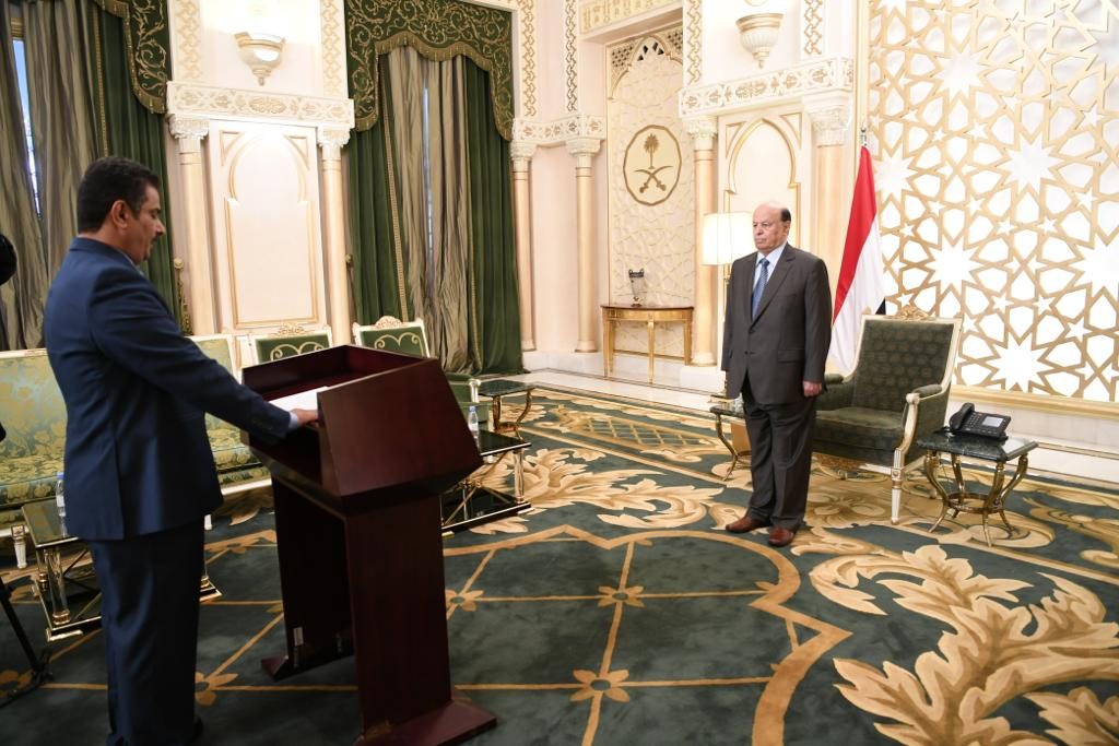 وزير الكهرباء يؤدي اليمين الدستورية امام رئيس الجمهورية 
