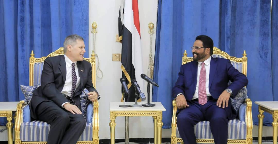  محافظ مأرب يؤكد للسفير الأمريكي الرغبة بالسلام رغم عدم الثقة بالتزام الحوثيين 
