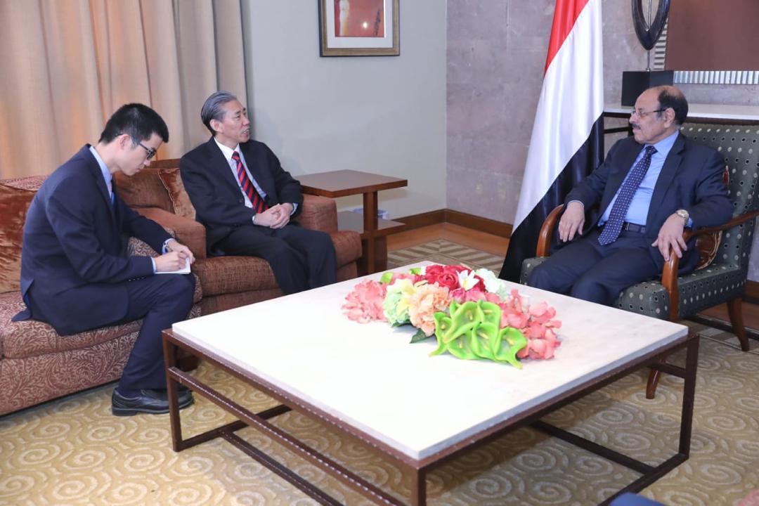نائب رئيس الجمهورية يلتقي السفير الصيني لدى اليمن