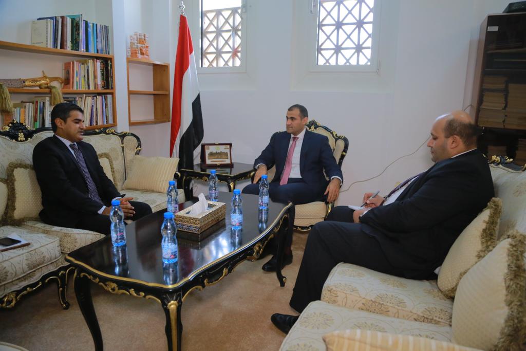 نائب وزير الخارجية يلتقي نائب السفير الأمريكي لدى اليمن