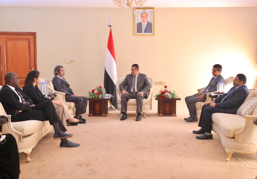 رئيس الوزراء يستقبل رئيس الشؤون السياسية في مكتب المبعوث الاممي الى اليمن