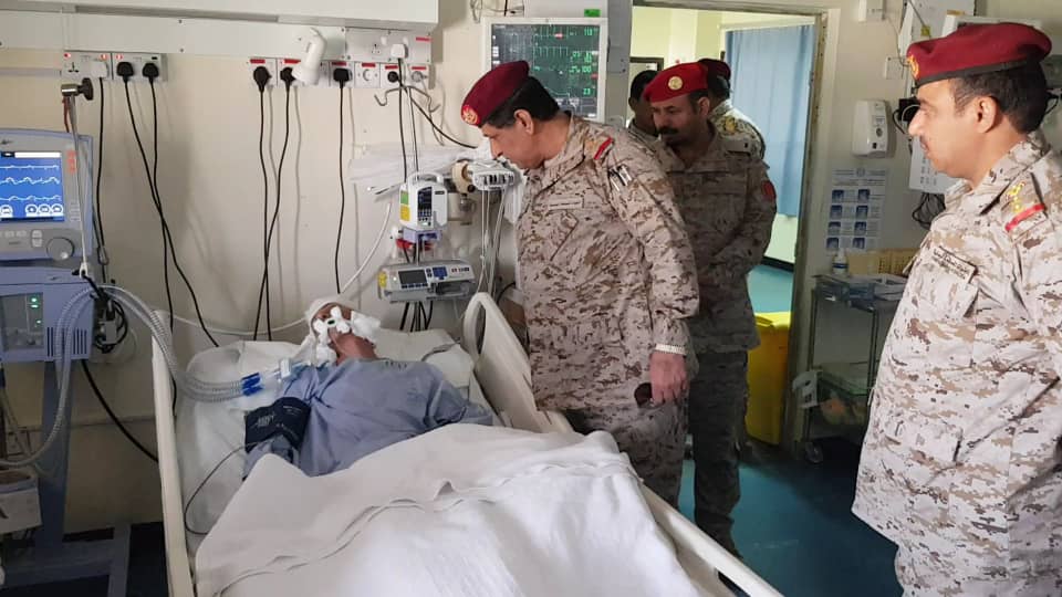رئيس الاركان يطلع على أوضاع جرحى الجيش الوطني في مستشفى شرورة 