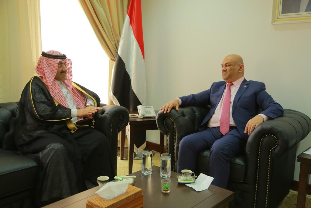 وزير الخارجية يشيد بالدعم السعودي لليمن في مختلف المجالات