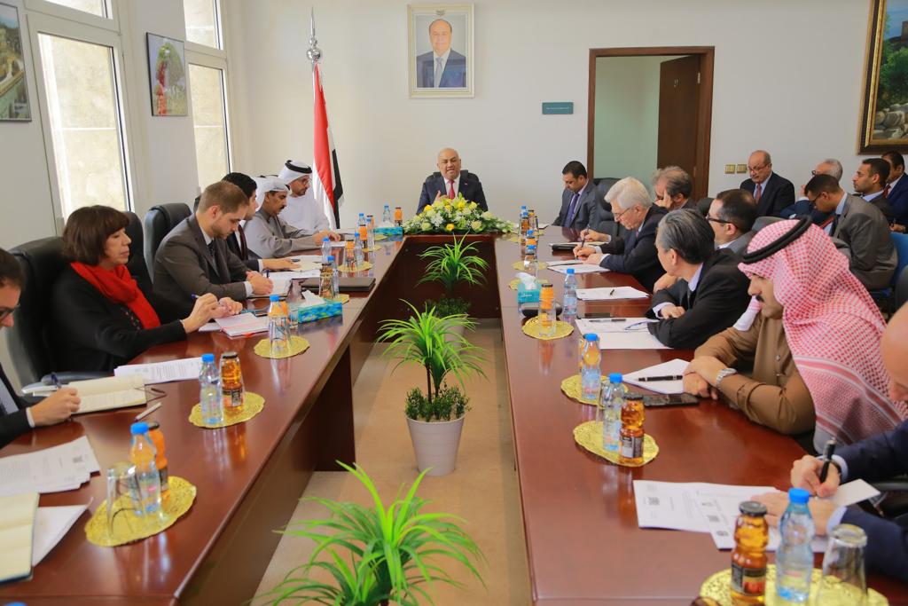 وزير الخارجية يجتمع بسفراء مجموعة الـ 18 الراعية للعملية السياسية في اليمن
