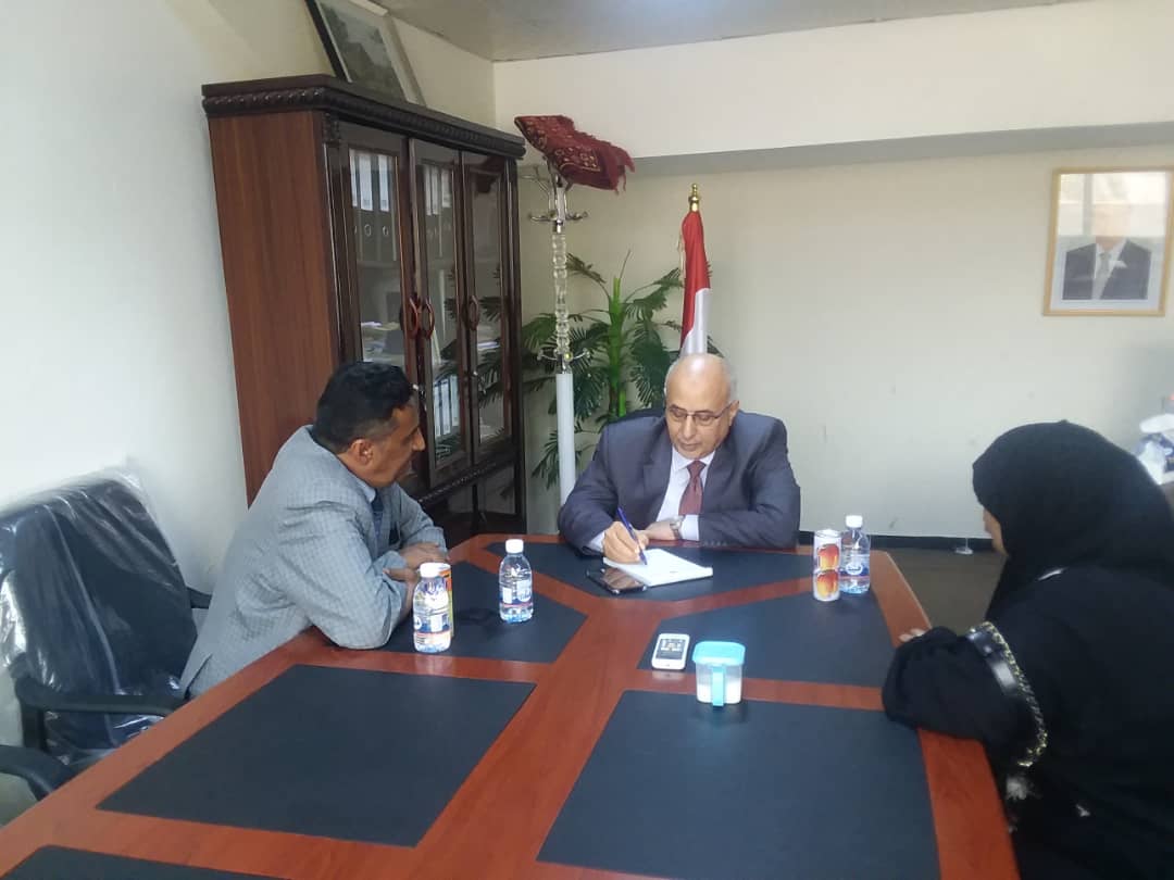 وزير الإدارة المحلية: الحكومة حريصة تنفيذ مشاريع الاغاثية والتنموية في محافظة تعز 