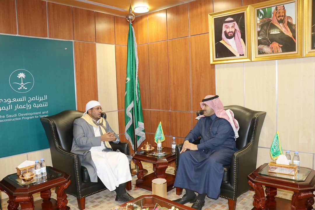 وزير الأوقاف يناقش مع السفير السعودي ترتيبات العمرة والحج