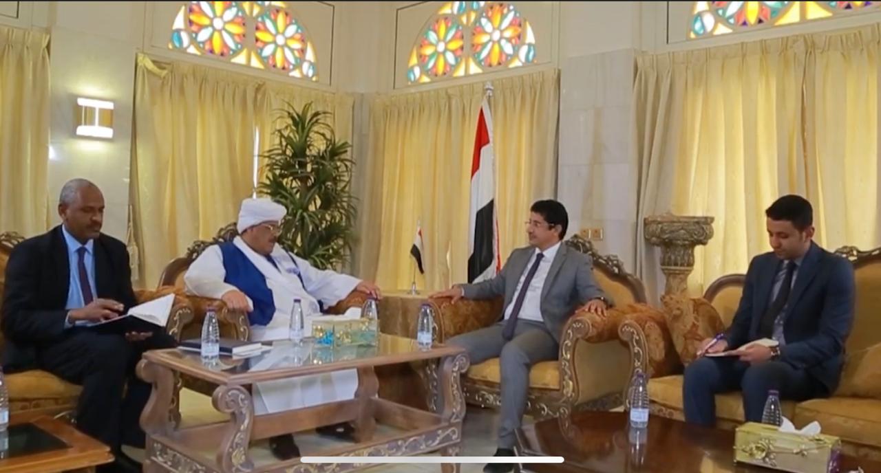 وكيل وزارة الخارجية يلتقي القائم بأعمال سفير السودان لدى اليمن