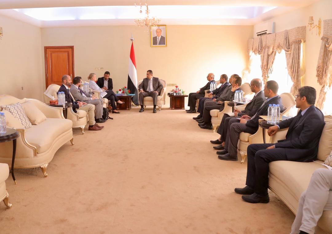 رئيس الوزراء يستقبل منسقة الأمم المتحدة للشؤون الإنسانية في اليمن