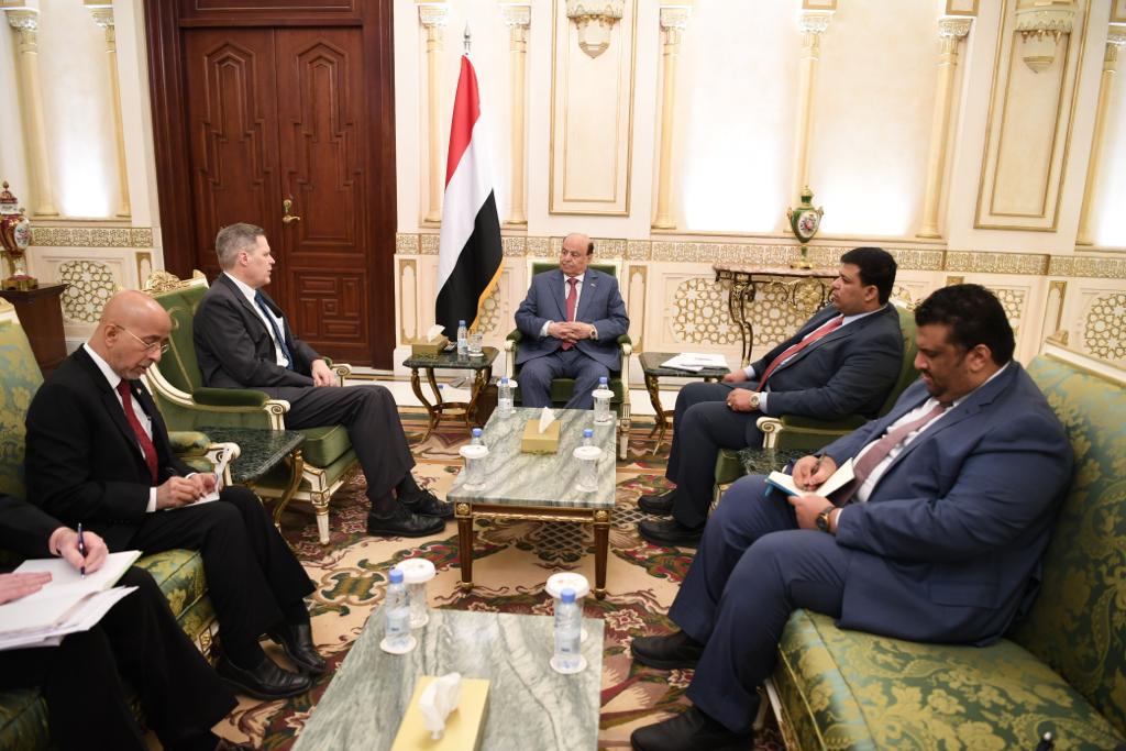 رئيس الجمهورية يستقبل سفير الولايات المتحدة الامريكية لدى اليمن 