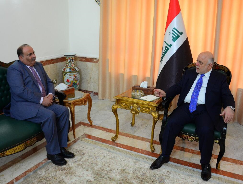 سفير اليمن في بغداد يلتقي رئيس الوزراء السابق حيدر العبادي