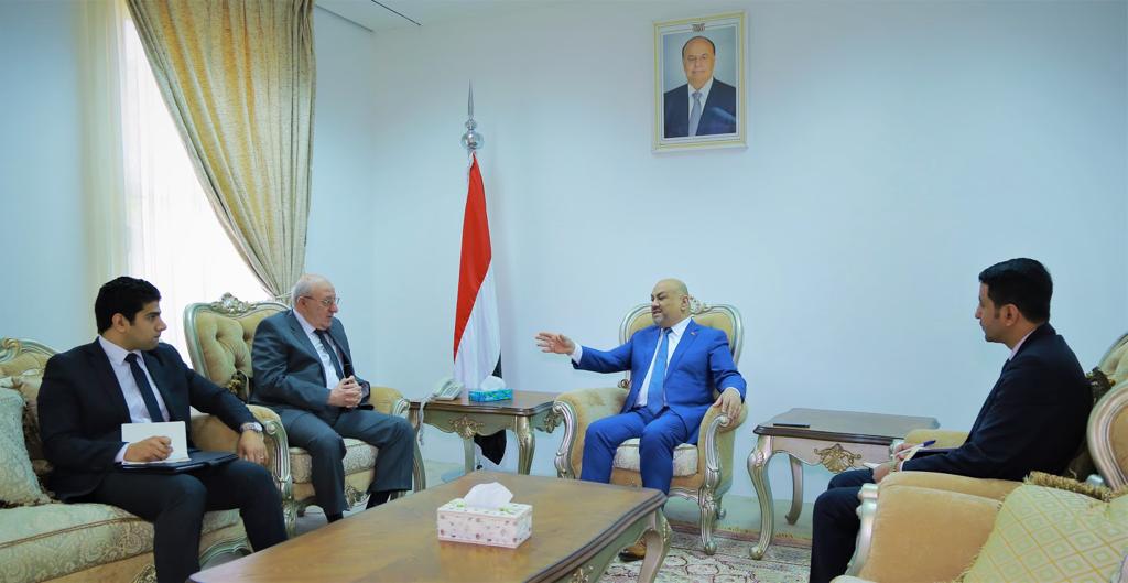 وزير الخارجية يبحث مع السفير المصري تدريب وتأهيل الكوادر الدبلوماسية اليمنية