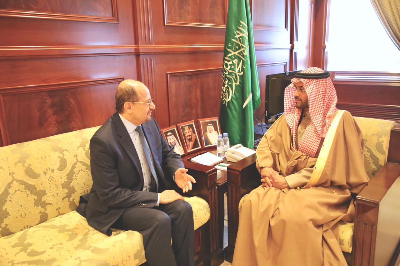 السفير الزنداني يناقش مع نائب امير منطقة حائل أوضاع الجالية اليمنية في المنطقة
