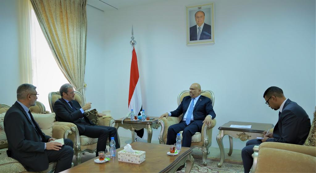وزير الخارجية يبحث مع السفير الفرنسي تطورات الاوضاع في اليمن 