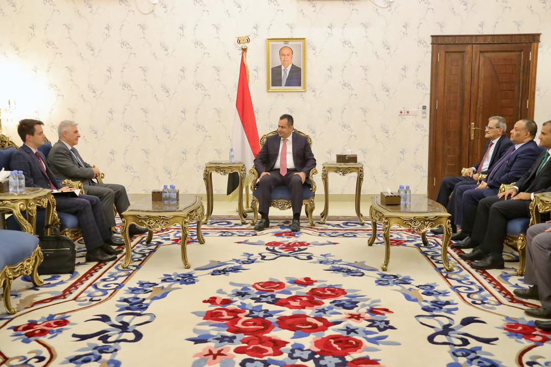 رئيس الوزراء يستقبل في عدن السفير الروسي لدى اليمن