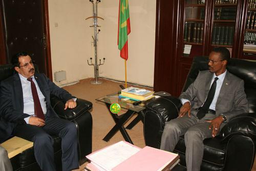 سفير اليمن في نواكشوط يلتقي وزير العدل الموريتاني
