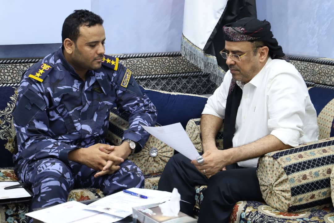 نائب رئيس الوزراء وزير الداخلية يناقش أوضاع واحتياجات شرطة الدوريات في مأرب