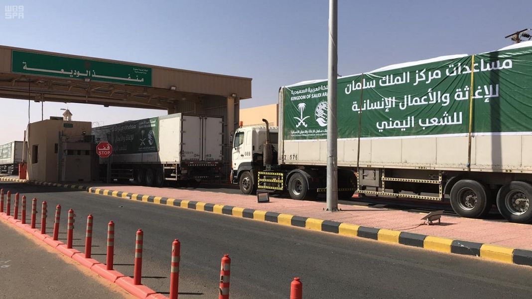 عبور 31 شاحنة اغاثة الحدود السعودية متوجهة لليمن 