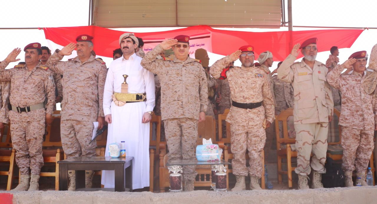 وزير الدفاع يشهد حفل تخرج الدورة الأولى هندسة عسكرية