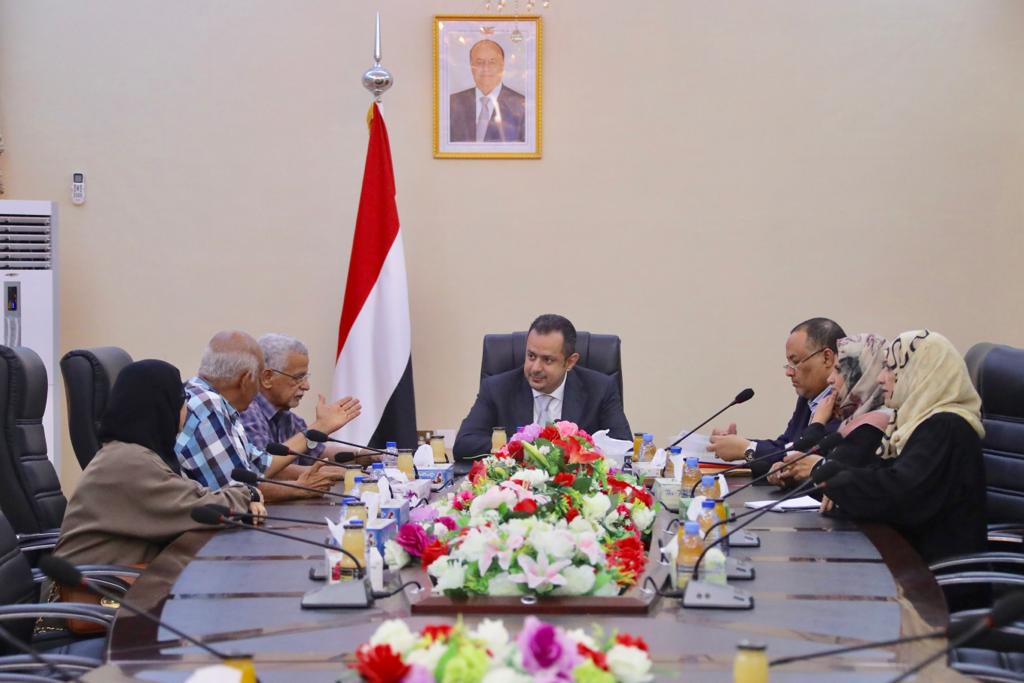رئيس الوزراء يلتقي اللجنة العليا للانتخابات في العاصمة المؤقتة عدن 