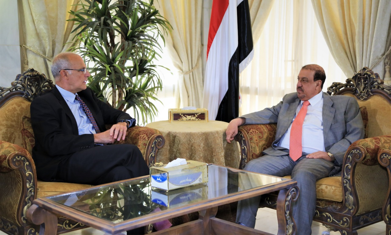 رئيس وأعضاء هيئة مجلس النواب يلتقون سفير المملكة المتحدة لدى اليمن 