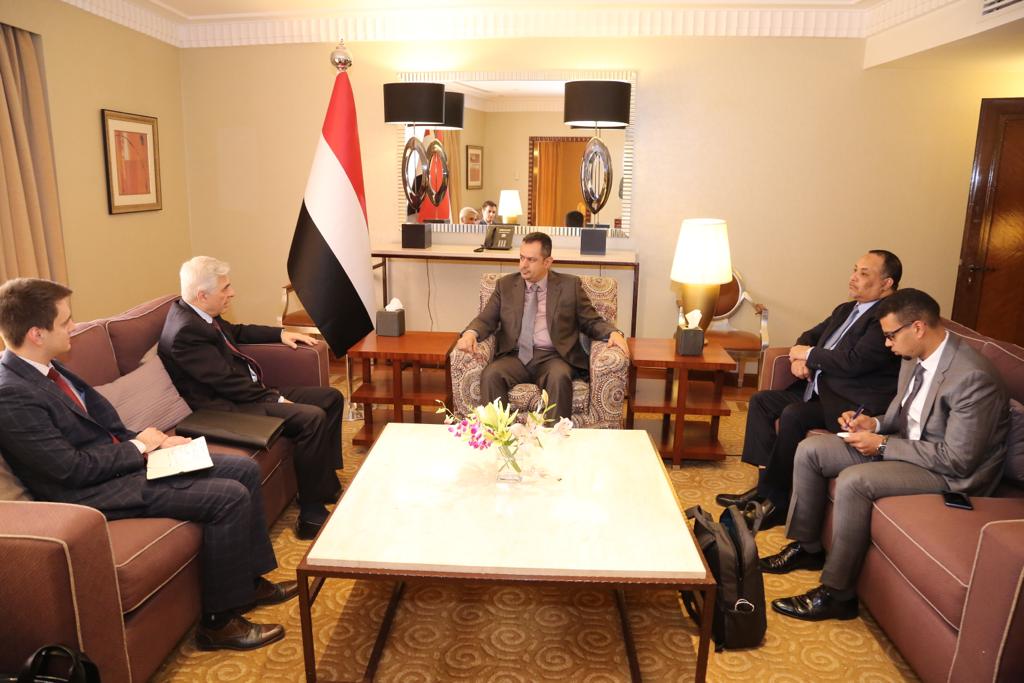   رئيس الوزراء يناقش مع سفير روسيا لدى اليمن مستجدات الأوضاع على الساحة الوطنية  