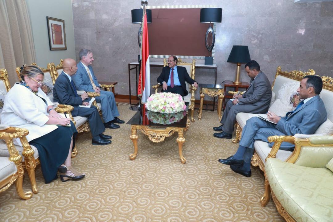 نائب رئيس الجمهورية يلتقي السفير الأمريكي لدى اليمن