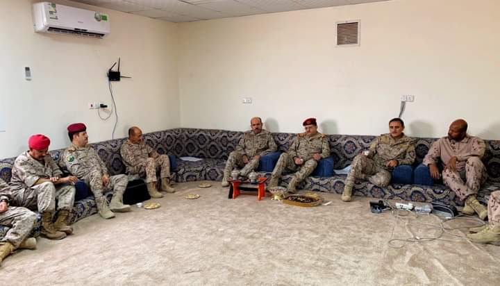 وزير الدفاع يزور مقر قيادة قوات التحالف العربي بمأرب 