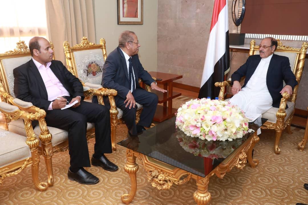 نائب الرئيس يستمع إلى شرح عن أوضاع الجاليات اليمنية في الدول الشقيقة والصديقة