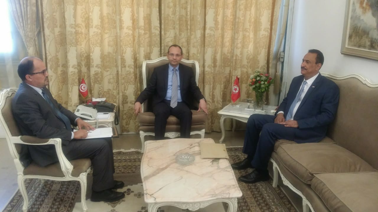 وزير الداخلية التونسي يبدي الاستعداد لتأهيل كوادر وزارة الداخلية اليمنية 