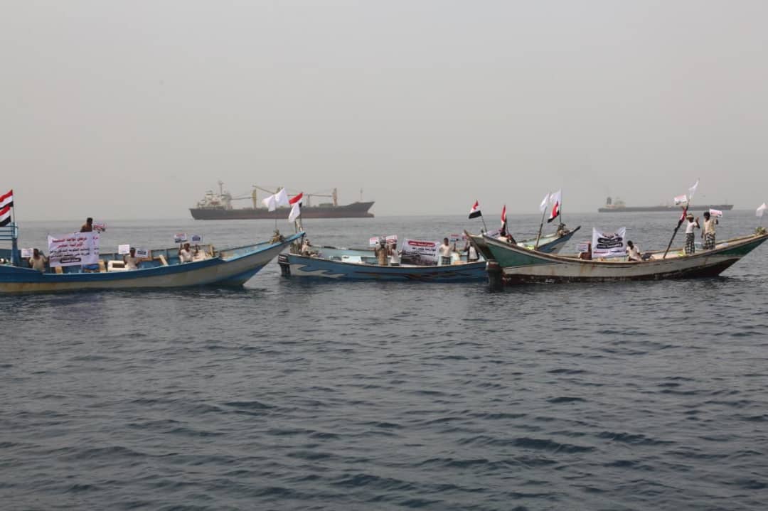 صيادون يمنيون يجددون رفضهم لتواجد السفينة الإيرانية المشبوهة "سافيز " بالمياه الإقليمية