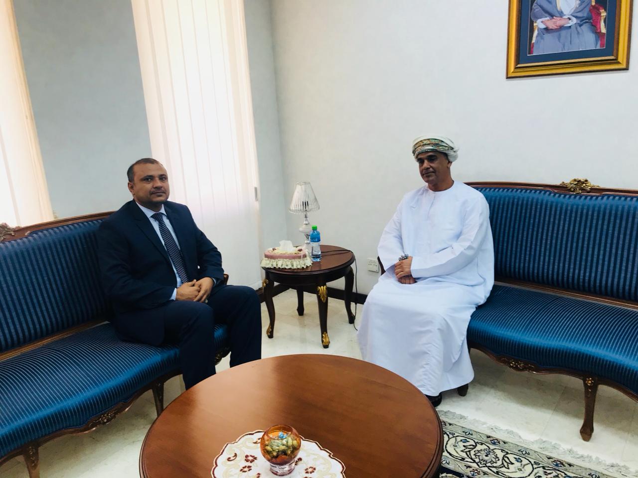 السفير بن شطيف يبحث مع مسؤولاً عمانياً سبل تعزيز وتطوير العلاقات الثنائية بين البلدين الشقيقين 
