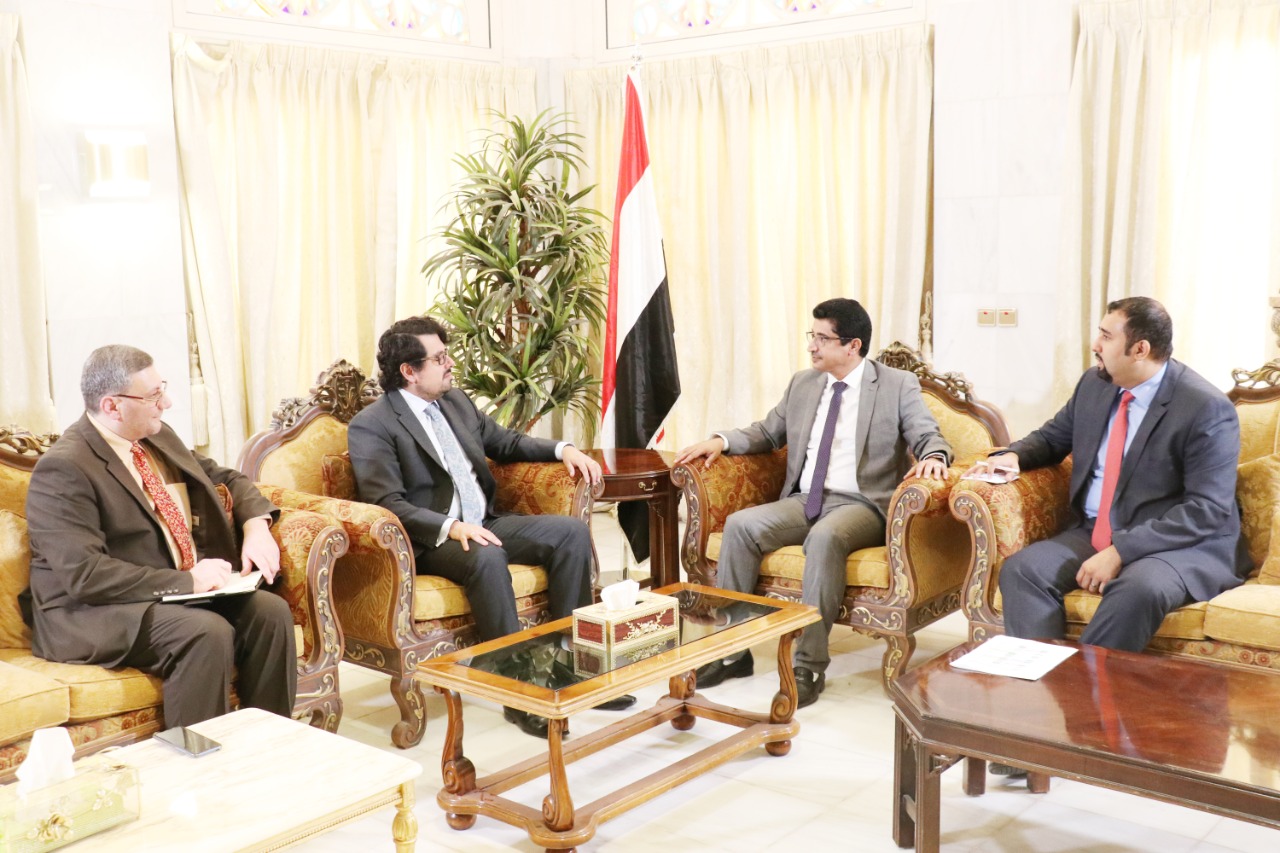 وكيل وزارة الخارجية يلتقي القائم بأعمال سفير البيرو لدى اليمن 