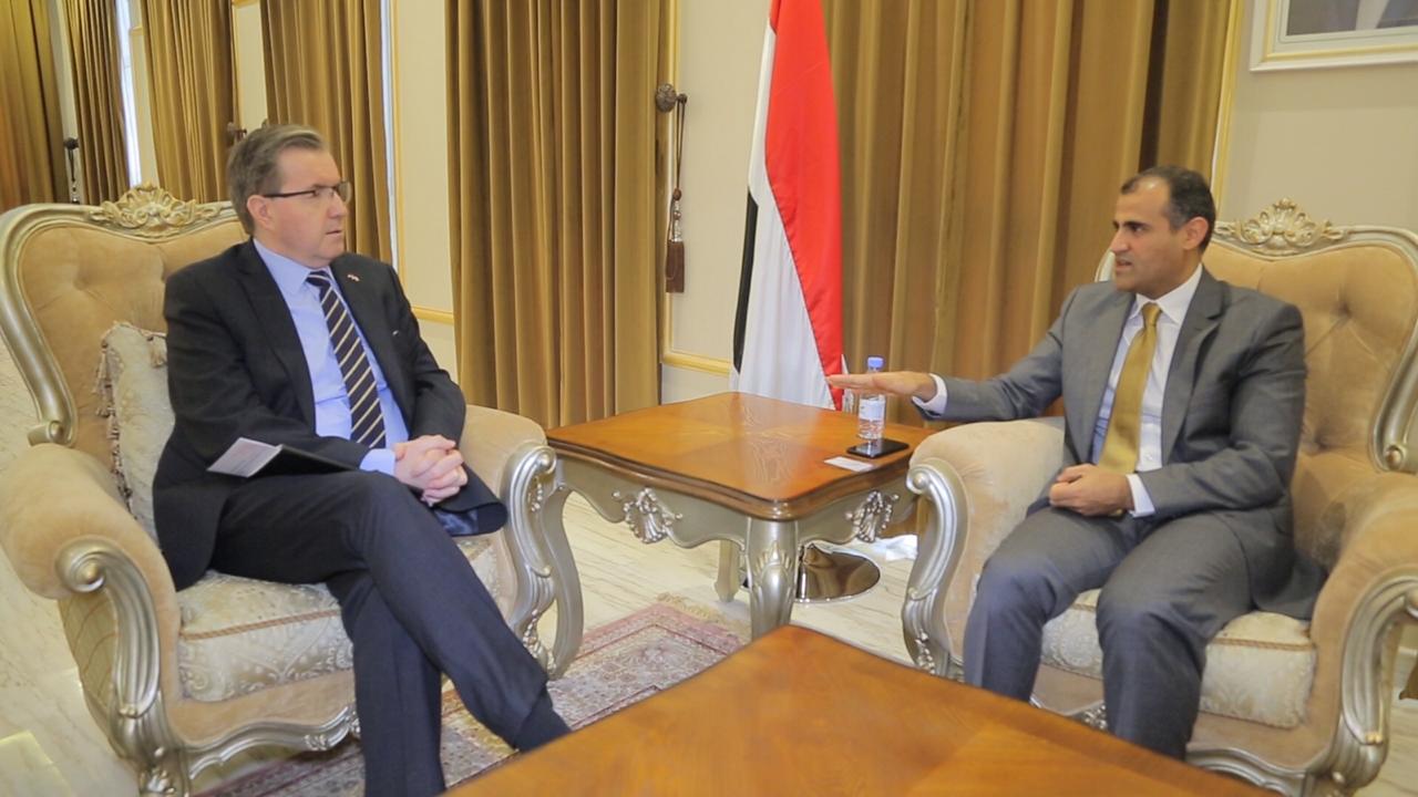 وزير الخارجية يبحث مع السفير النرويجي علاقات البلدين الصديقين والسلام في اليمن
