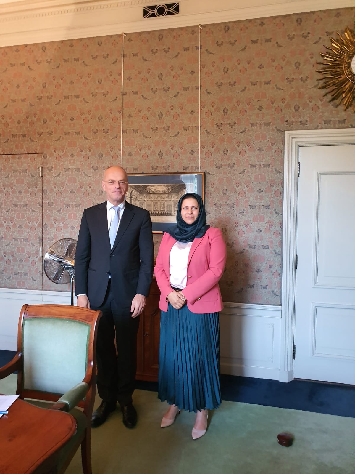 سفيرة اليمن تلتقي رئيس مجلس الشيوخ الهولندي 