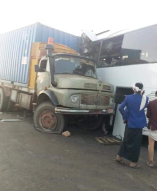 وفاة 8 مسافرين واصابة آخرين في حادث مروري على طريق البيضاء - صنعاء