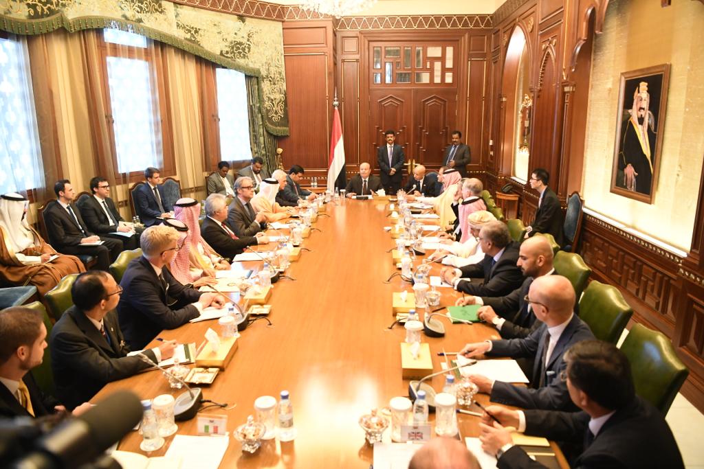 رئيس الجمهورية يلتقي سفراء دول مجموعة العشرين المعتمدة لدى اليمن