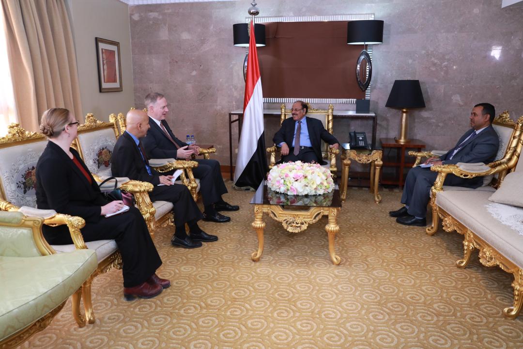 نائب رئيس الجمهورية يلتقي السفير الأمريكي لدى اليمن