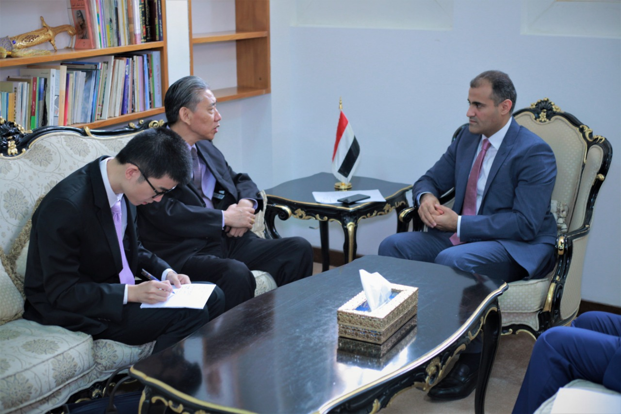 الحضرمي يلتقي سفير الصين لدى اليمن 