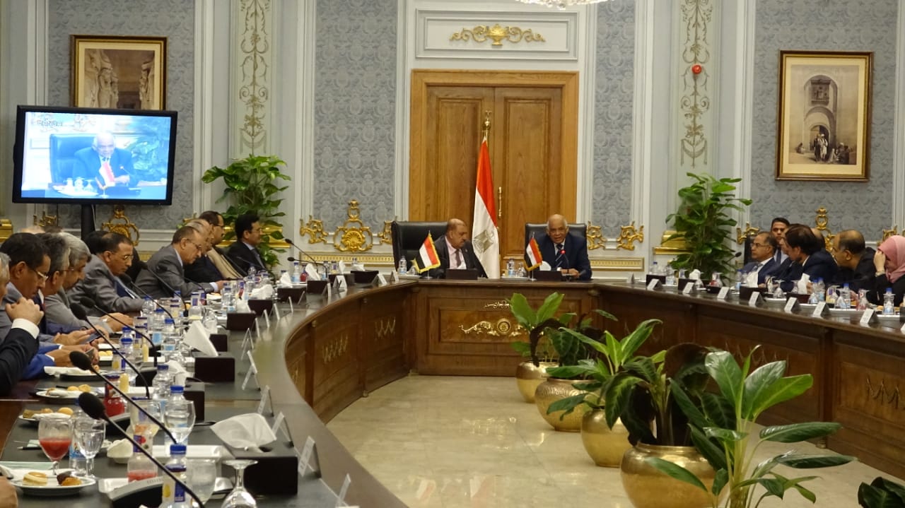 رئيس مجلس النواب يبحث مع نظيره المصري تعزيز العلاقات البرلمانية وآفاق تطويرها