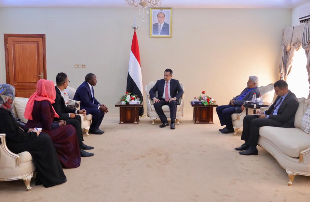  رئيس الوزراء يستقبل القائم بأعمال ممثل صندوق الأمم المتحدة للسكان في اليمن