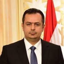 رئيس الوزراء يطلع من محافظ سقطرى على جهود معالجة أضرار إعصار "بافان"
