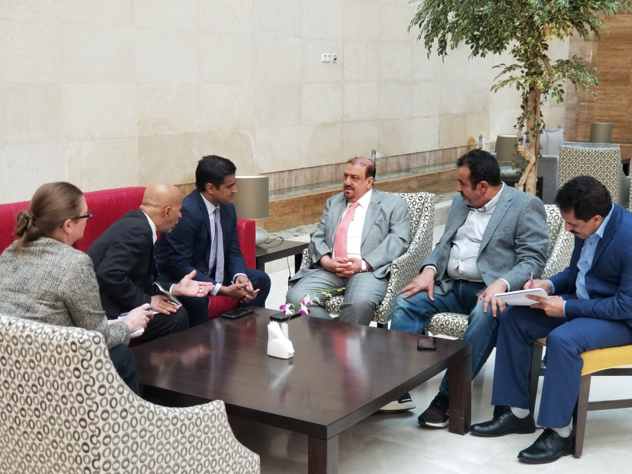 رئيس مجلس النواب يبحث مع نائب السفير الأمريكي التطورات اليمنية