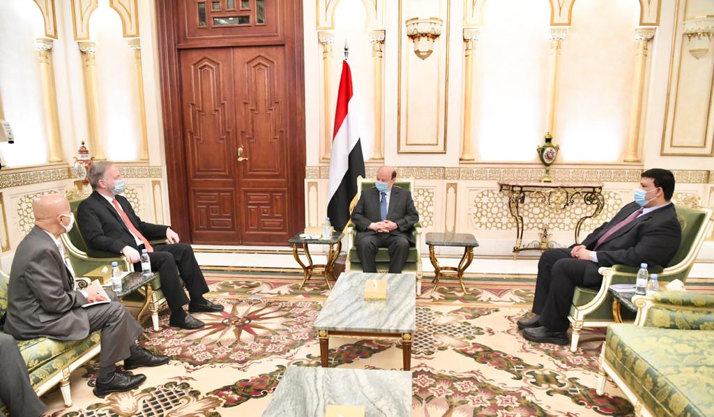 رئيس الجمهورية يستقبل السفير الامريكي لدى اليمن