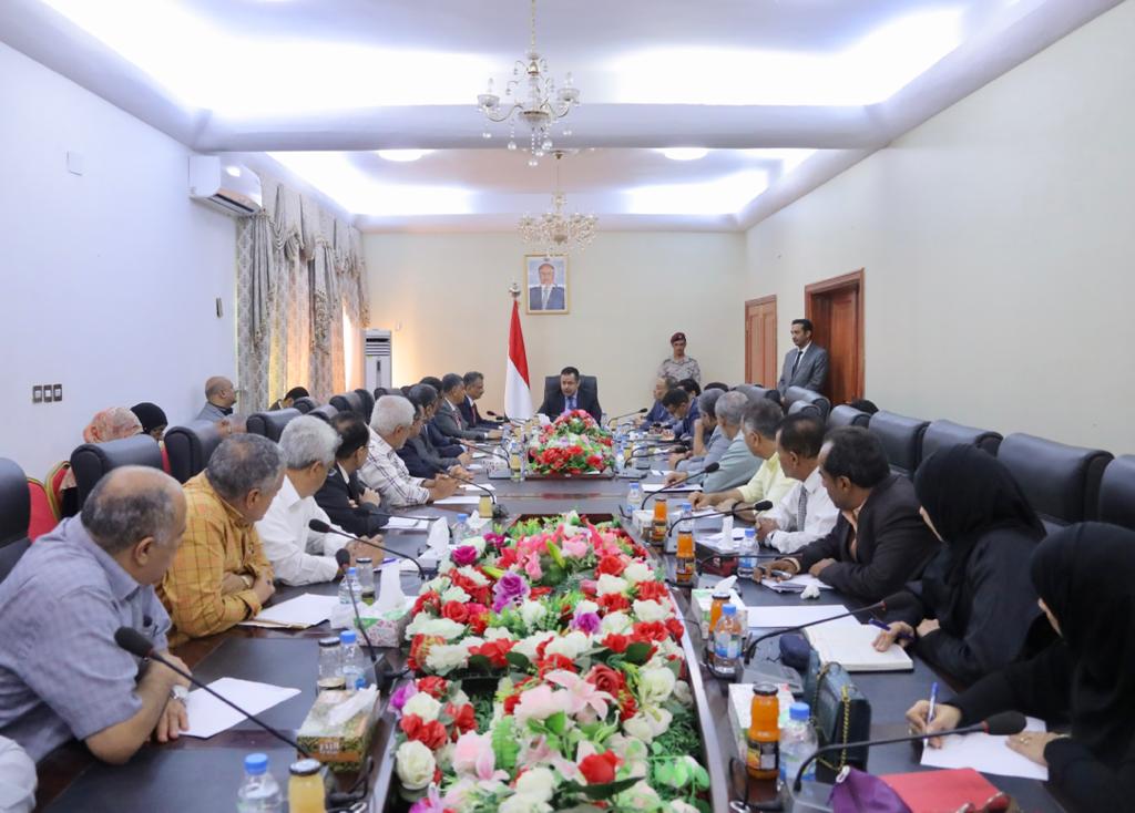 رئيس الوزراء يعقد اجتماع مع قيادة المكتب التنفيذي بمحافظة عدن 