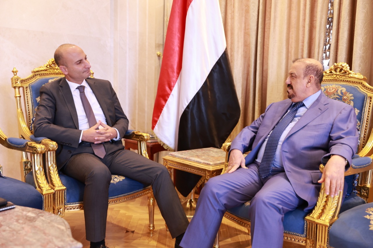 
البركاني يناقش مع السفير الفرنسي مستجدات الأوضاع في اليمن 